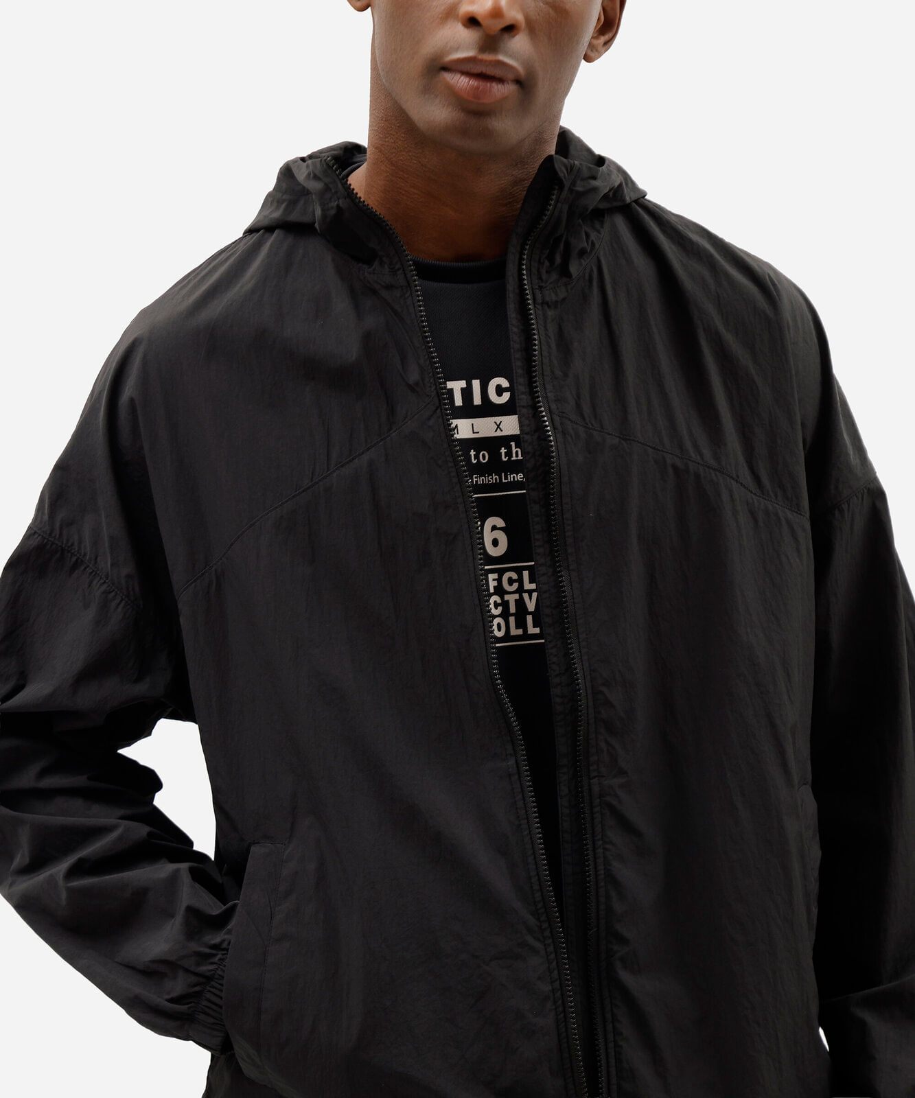 jaqueta esportiva masculina de poliamida com capuz preta