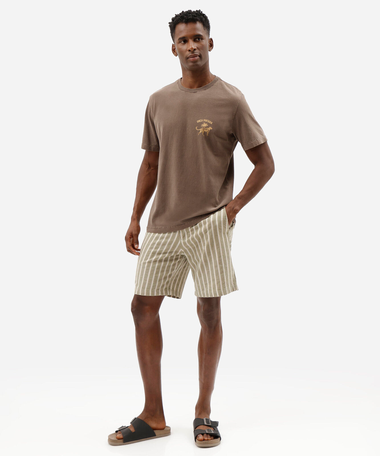 camiseta masculina de algodão manga curta estampada marrom