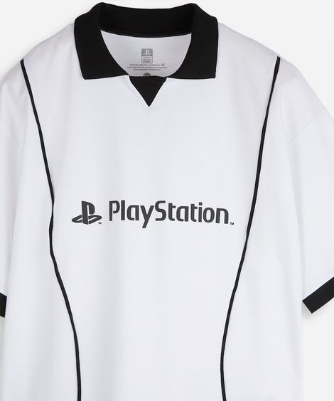 camiseta juvenil com gola e nervuras manga curta playstation off white