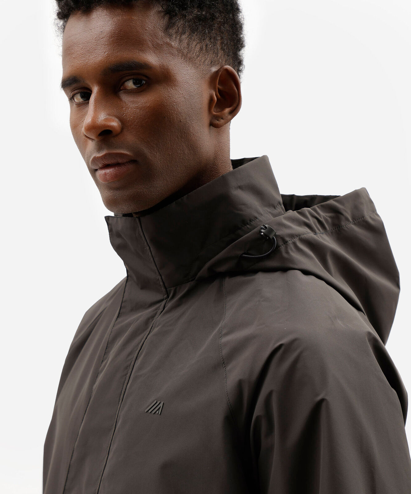 jaqueta corta vento masculina esportiva com capuz preta