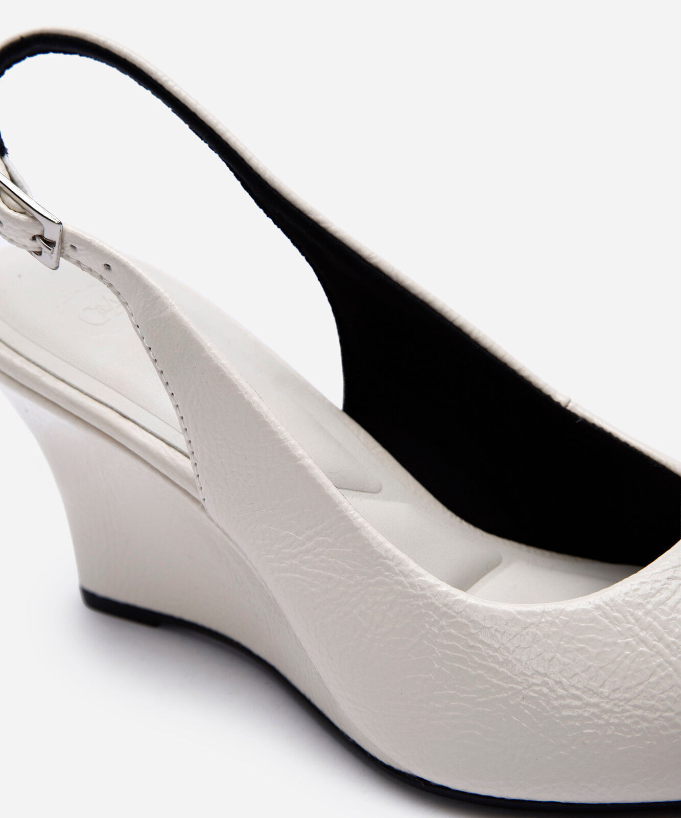 scarpin anabela slingback com bico fino - branco