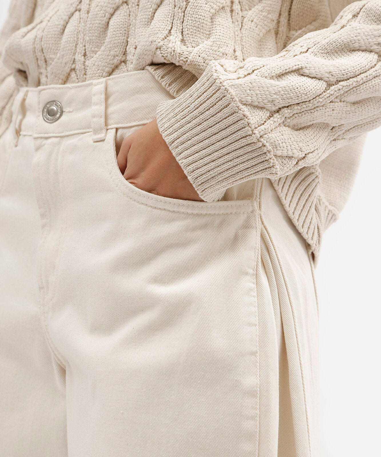calça wide leg feminina de sarja com pregas cintura alta off white