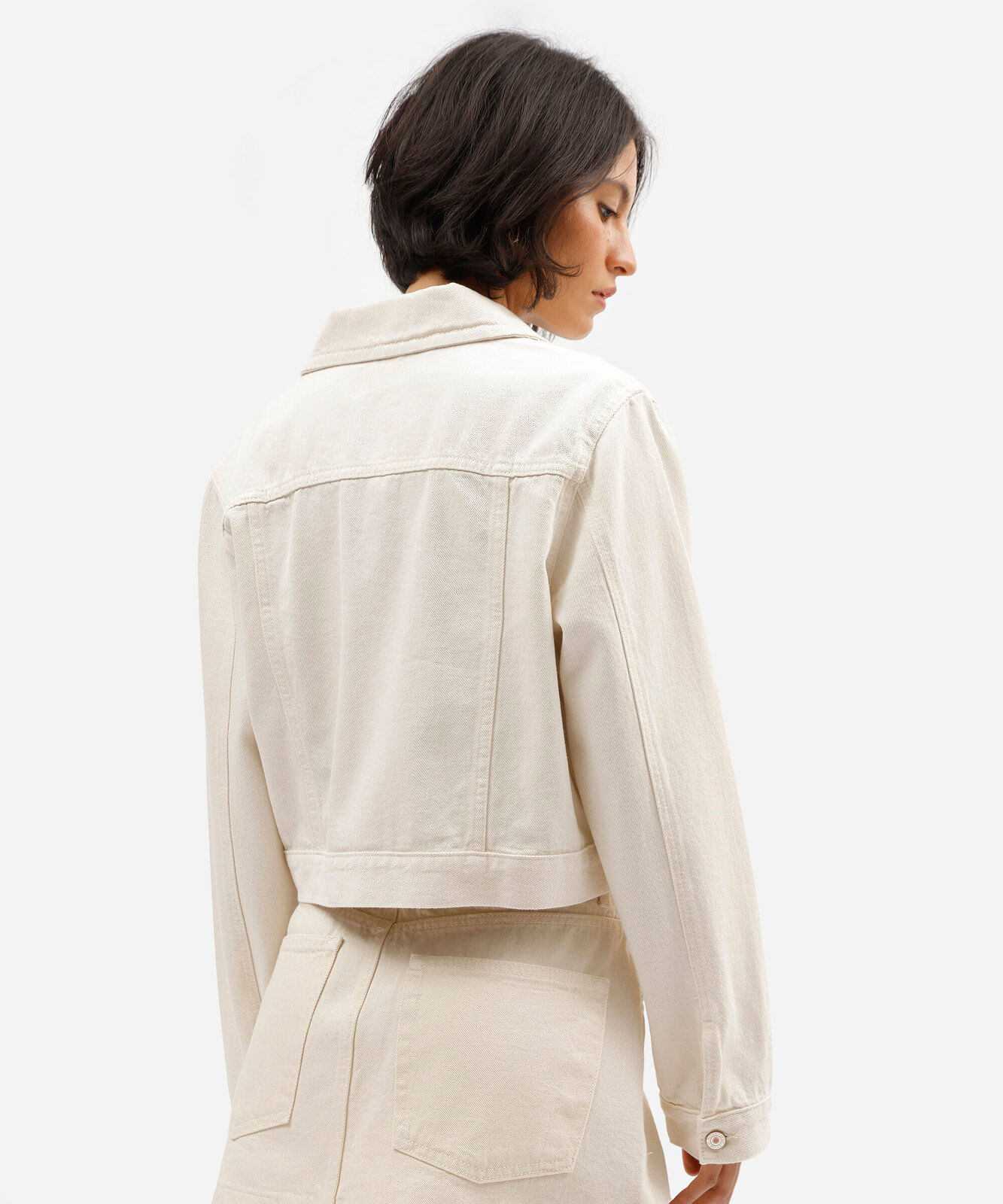jaqueta cropped feminina de sarja bege