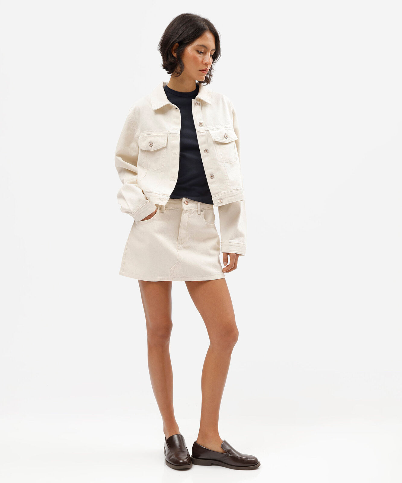 jaqueta cropped feminina de sarja bege