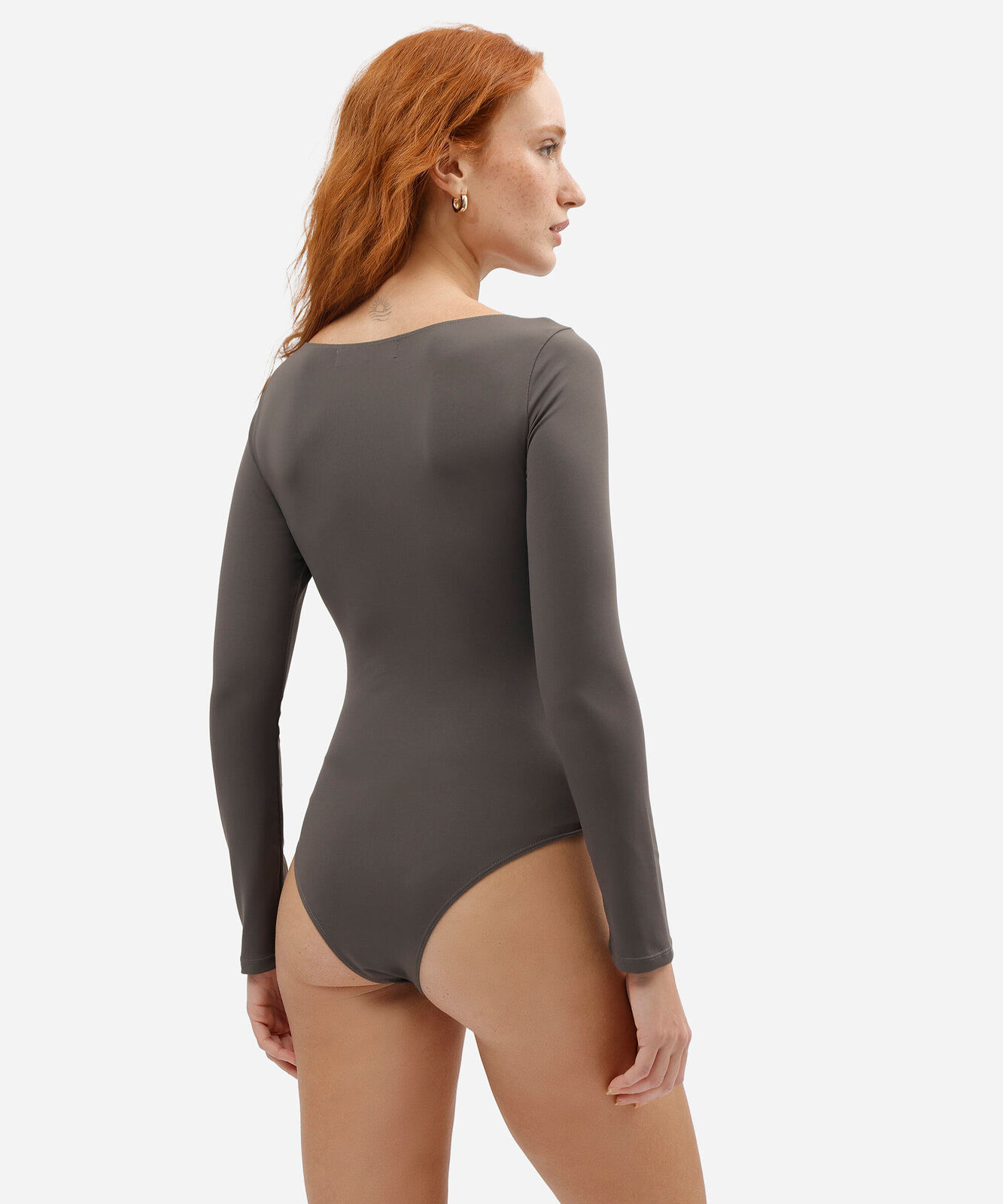body feminino de poliamida decote canoa manga longa cinza