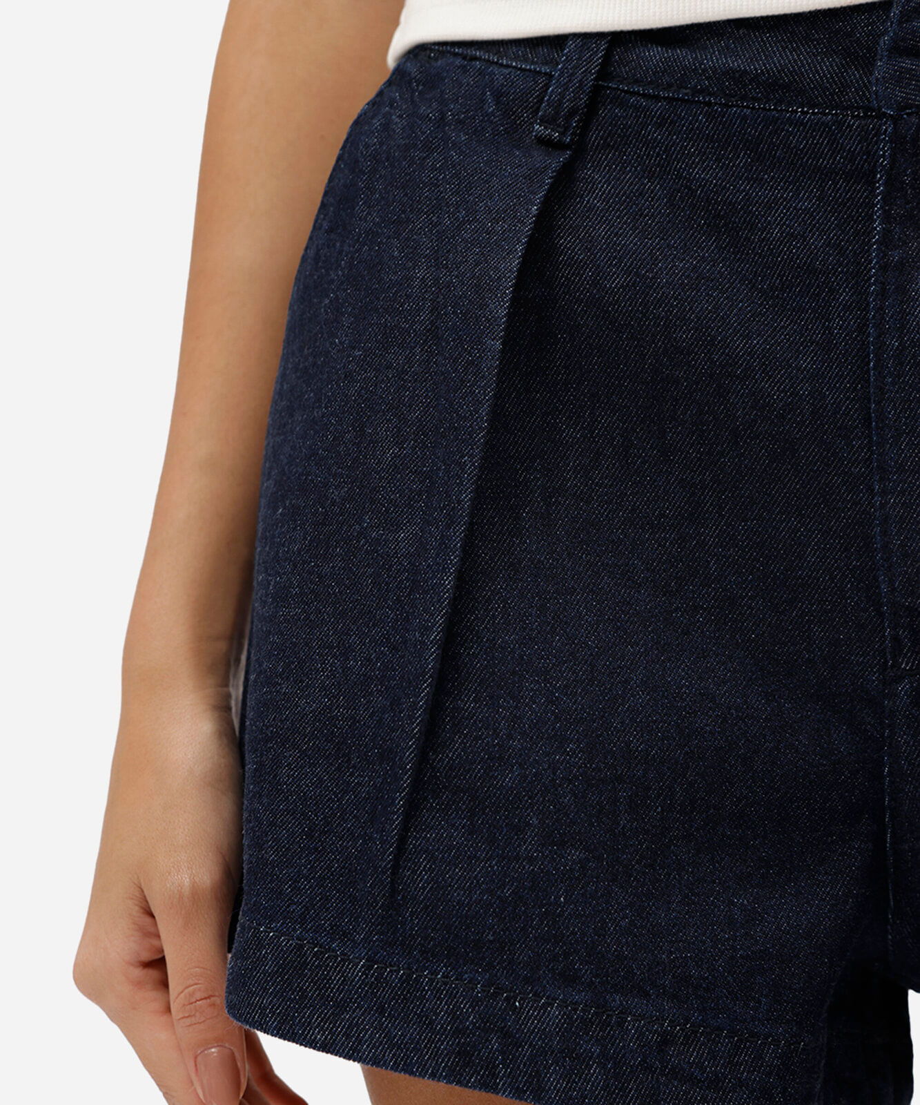 short feminino jeans com pregas cintura alta azul
