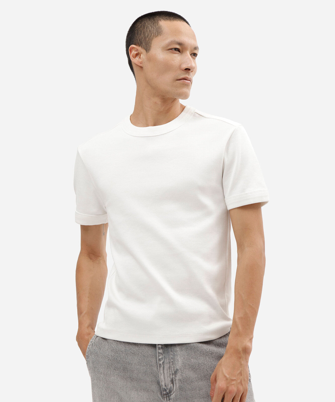 camiseta slim fit masculina de algodão manga curta canelada off white
