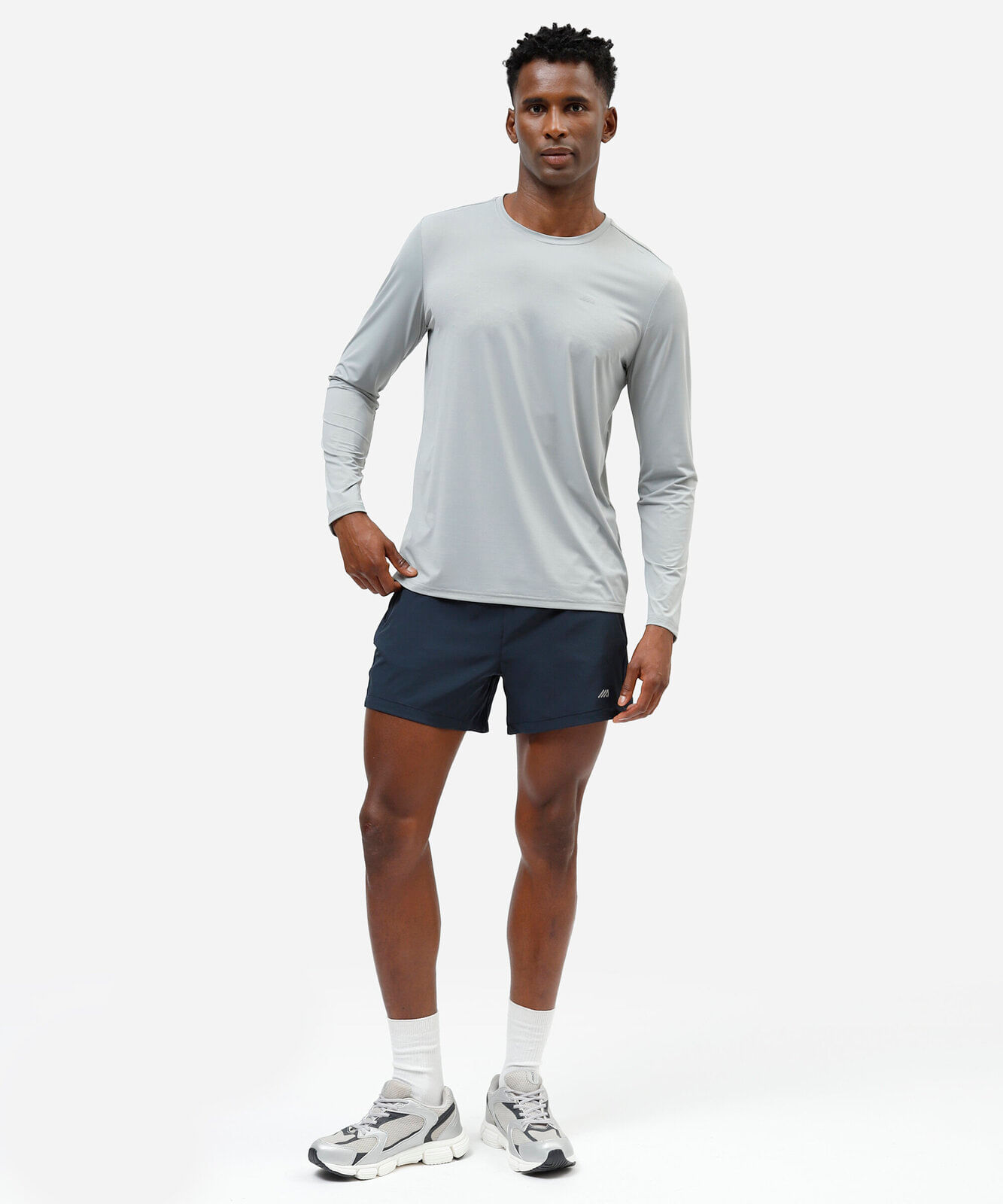camiseta masculina esportiva manga longa cinza