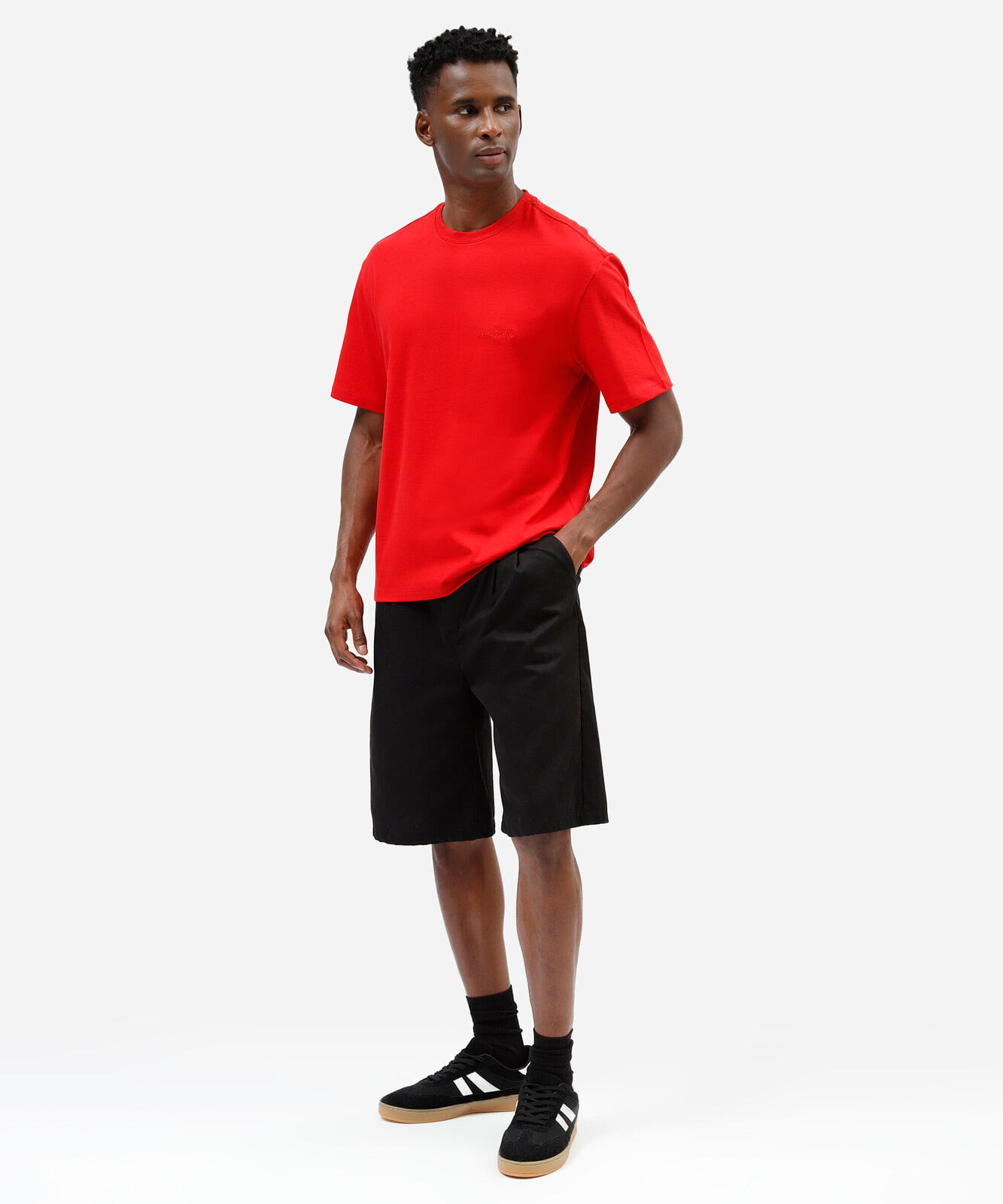 camiseta masculina de algodão manga curta com bordado vermelha