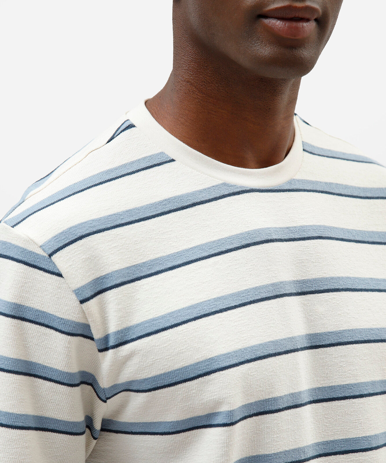 camiseta masculina com algodão manga curta listrada cinza