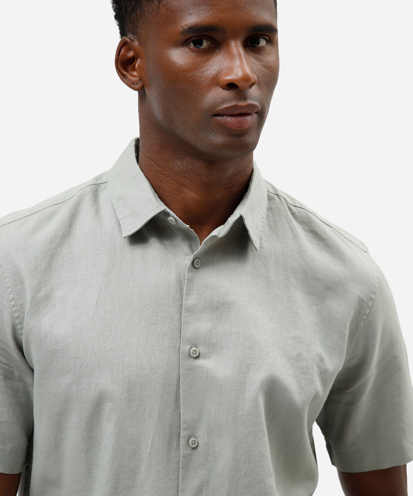 camisa comfort masculina com linho manga curta verde