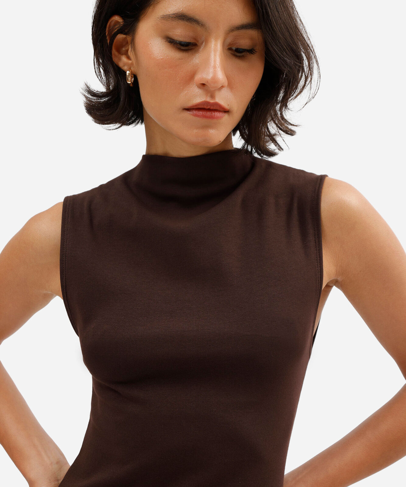 vestido feminino de algodão gola alta marrom