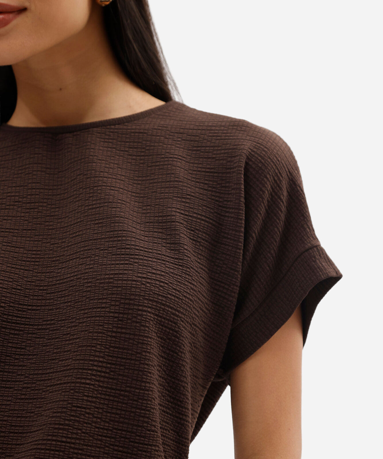blusa feminina texturizada manga curta marrom