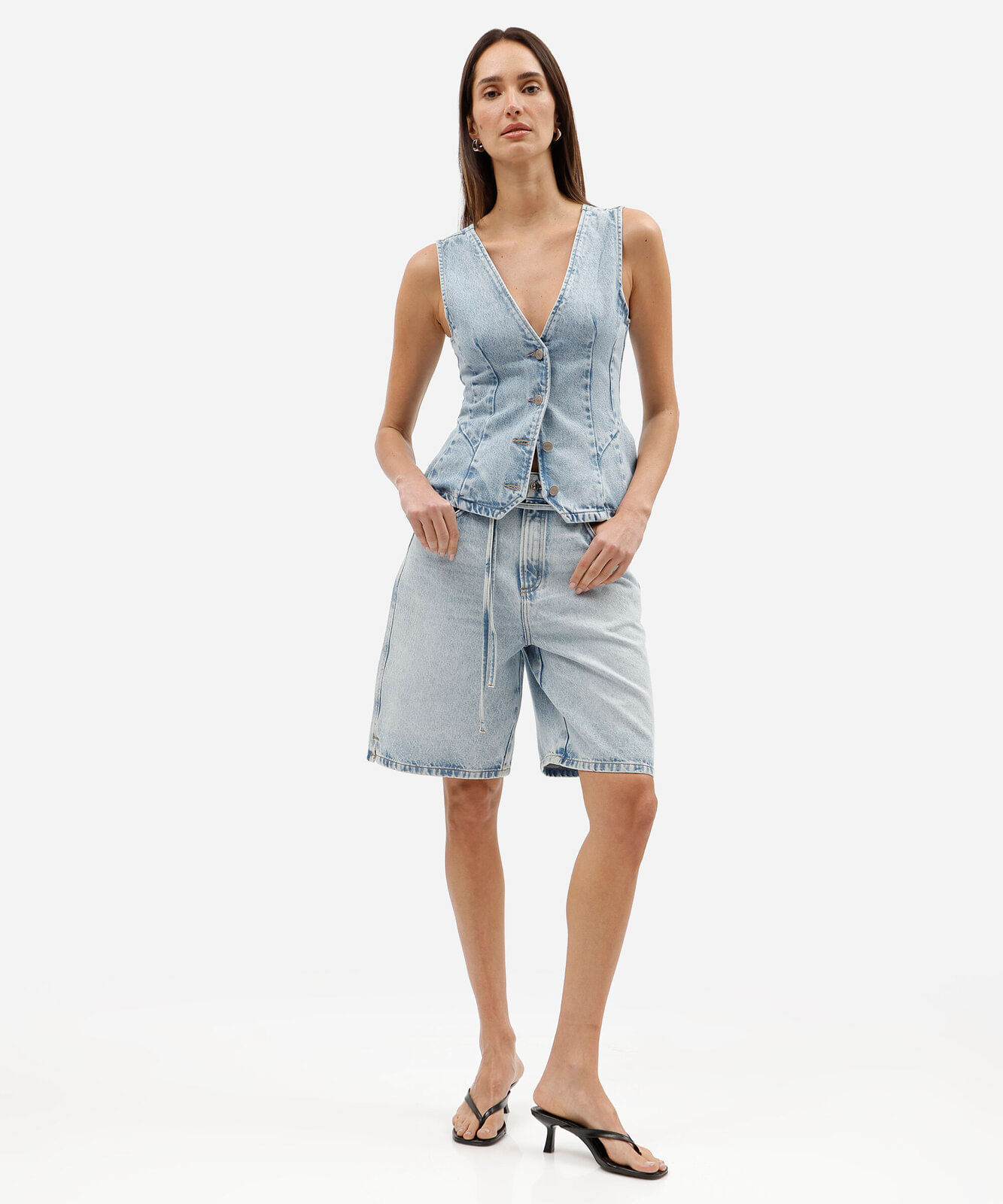 bermuda jeans feminina relaxed cintura média com cordão azul