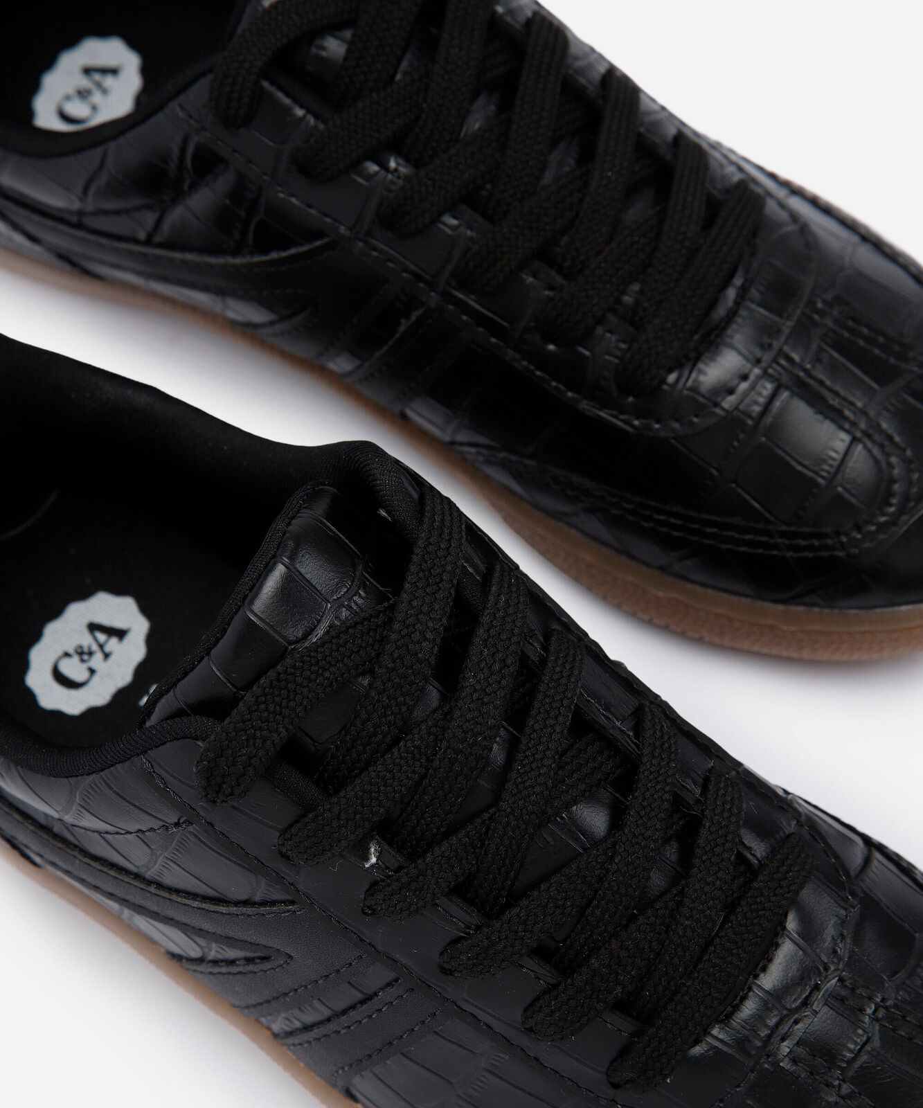 tênis bossa casual com recortes croco preto