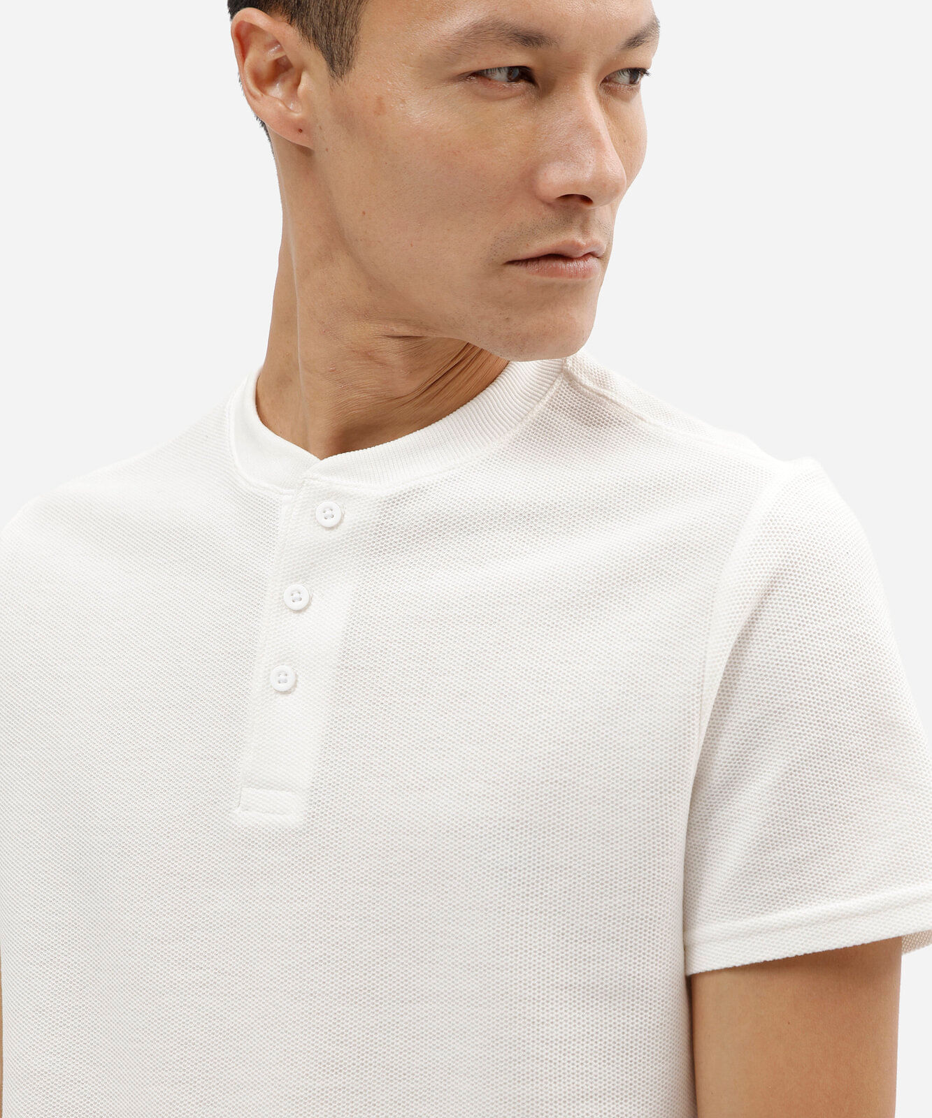 camiseta henley masculina slim em malha favo off white