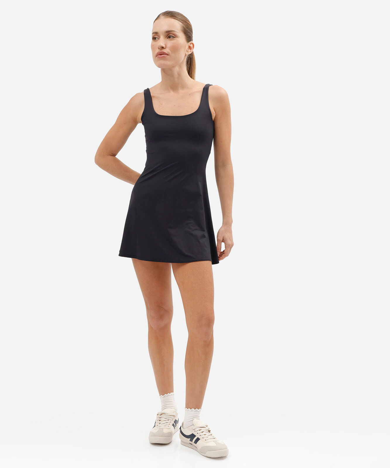 vestido curto feminino esportivo preto