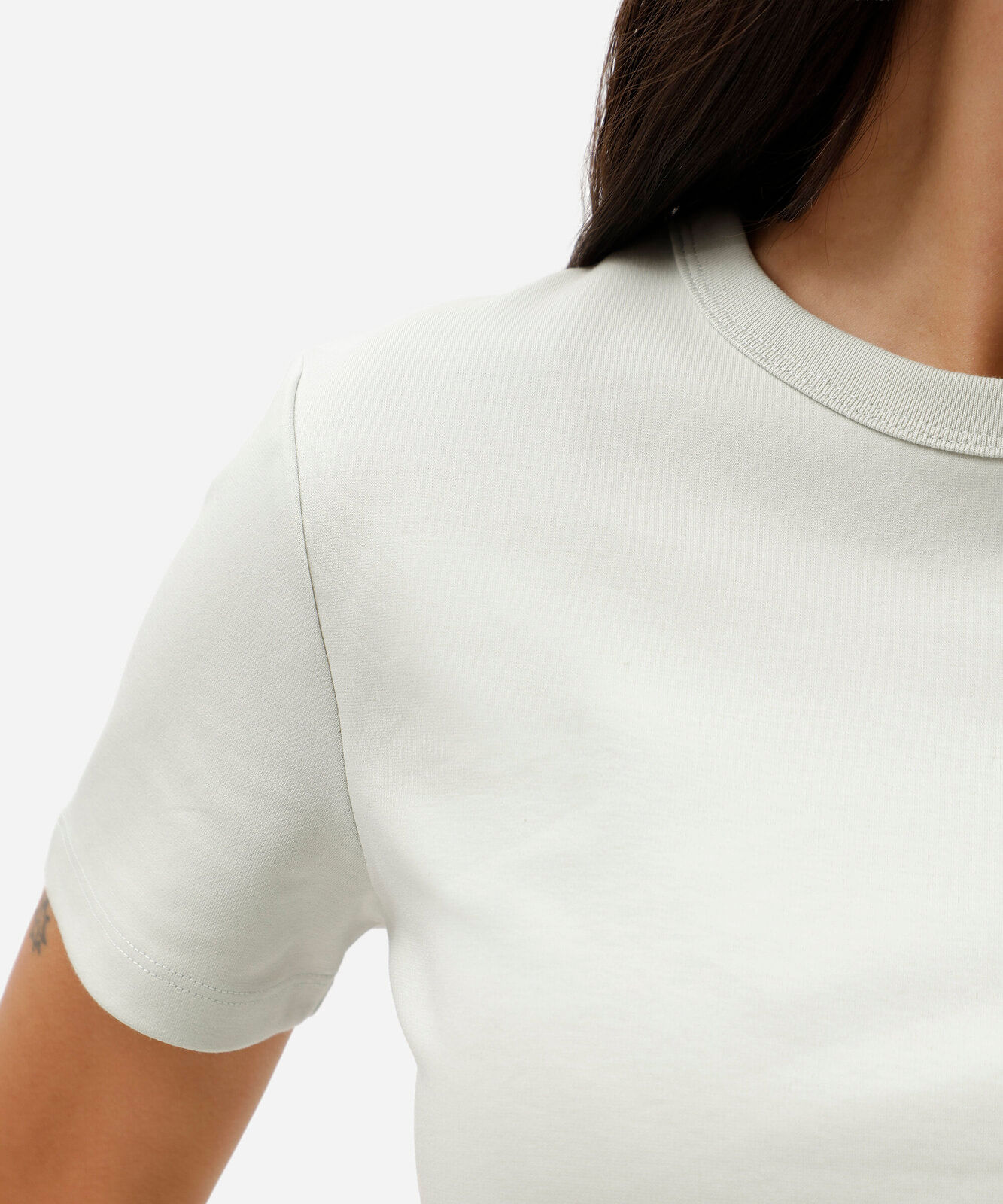camiseta feminina de manga curta em malha ponto roma verde