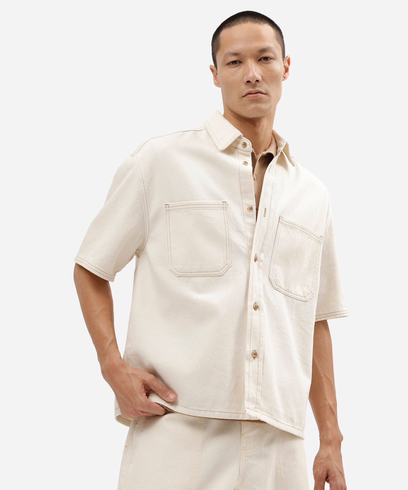camisa box fit masculina de sarja com bolsos off white