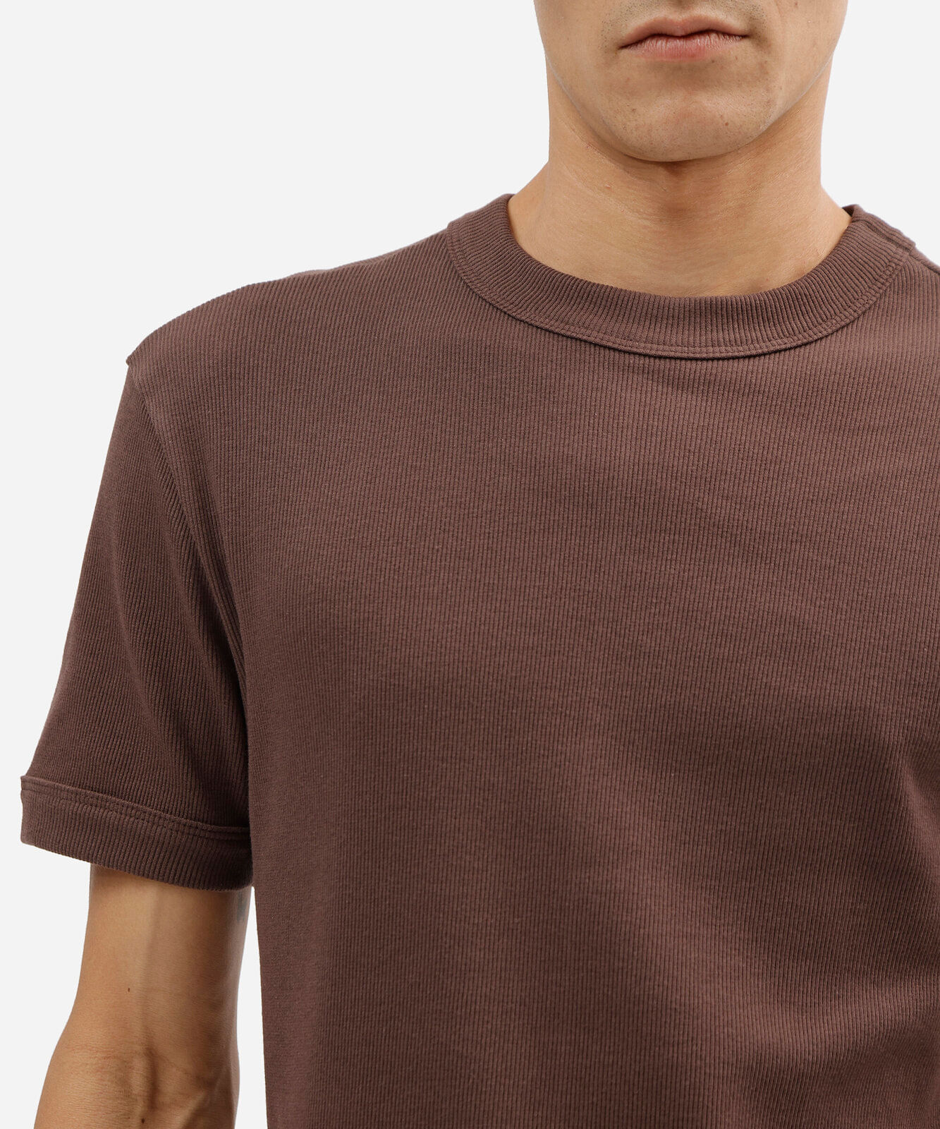 camiseta slim fit masculina de algodão manga curta canelada marrom