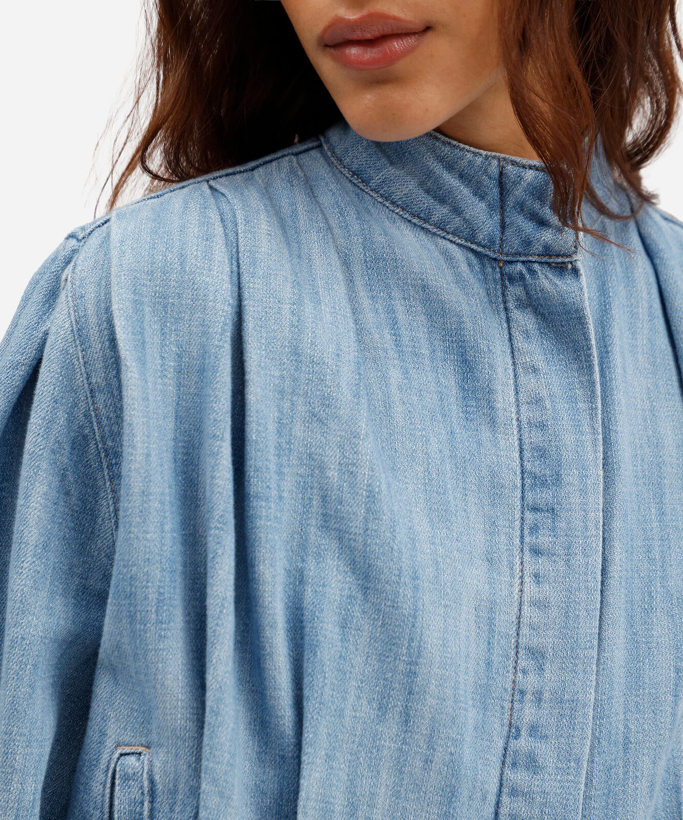 jaqueta feminina jeans com pregas gola funnel neck azul