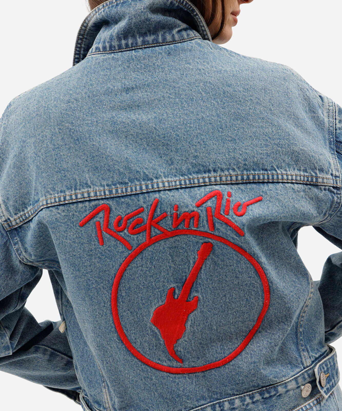 jaqueta feminina jeans bordada rock in rio azul