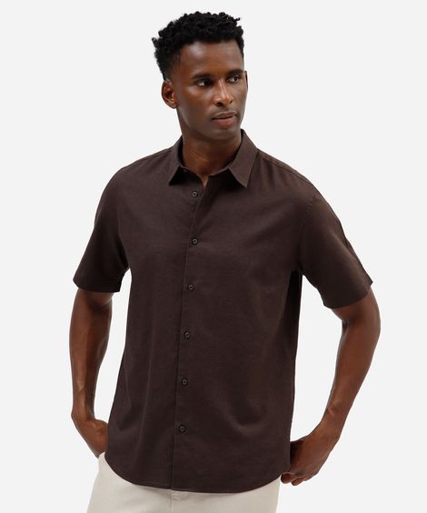 camisa comfort masculina com linho manga curta marrom