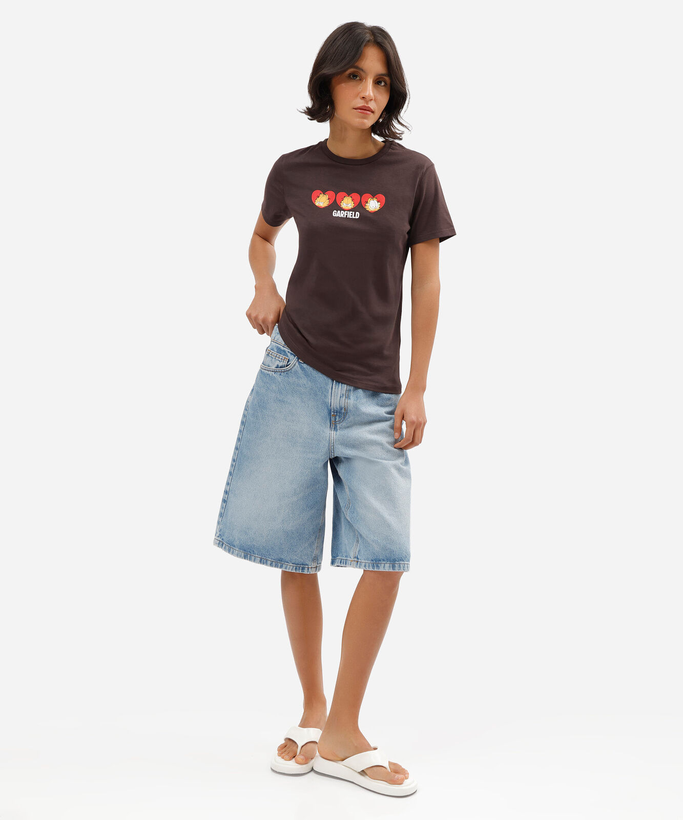 camiseta feminina de algodão manga curta garfield marrom