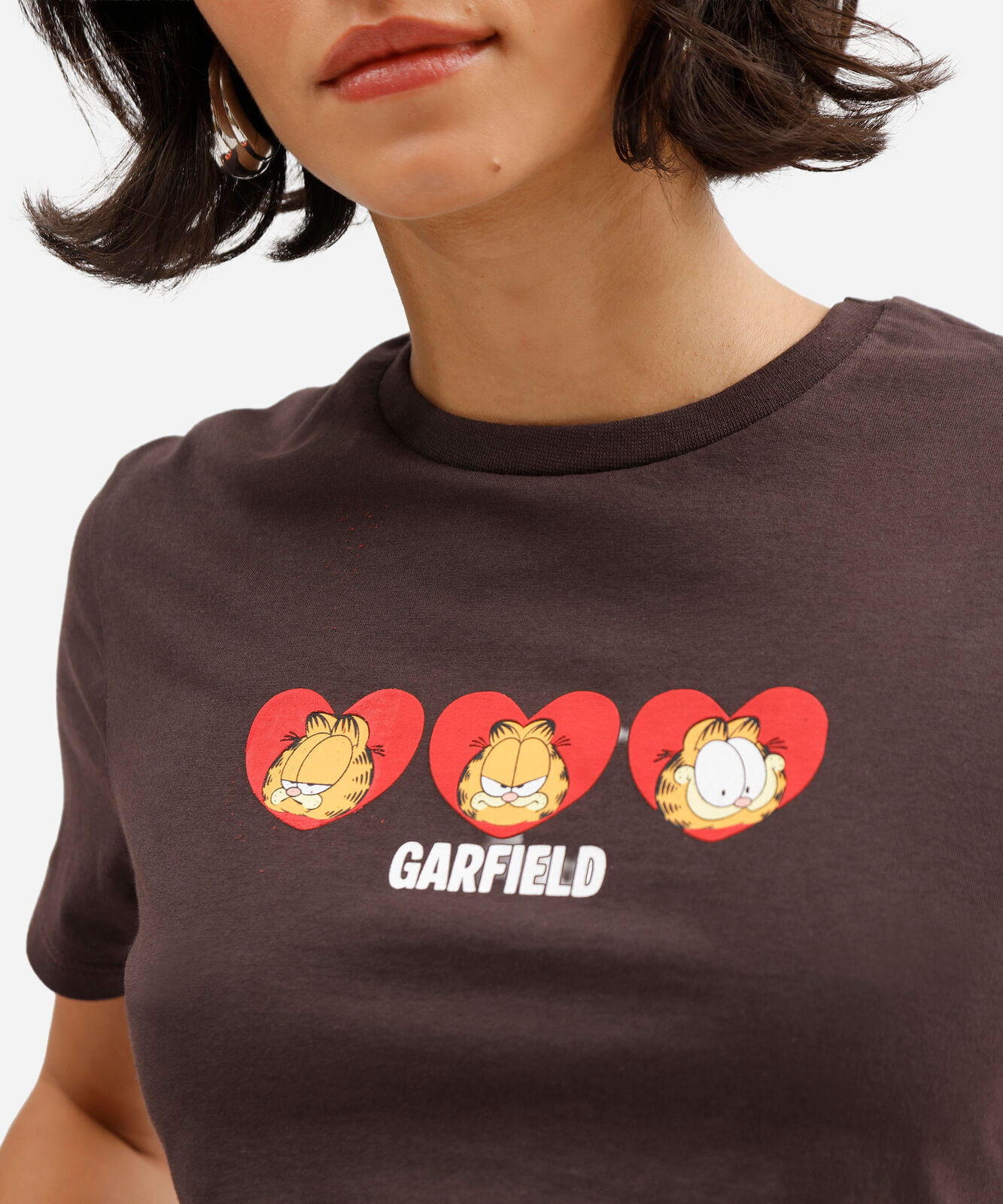 camiseta feminina de algodão manga curta garfield marrom