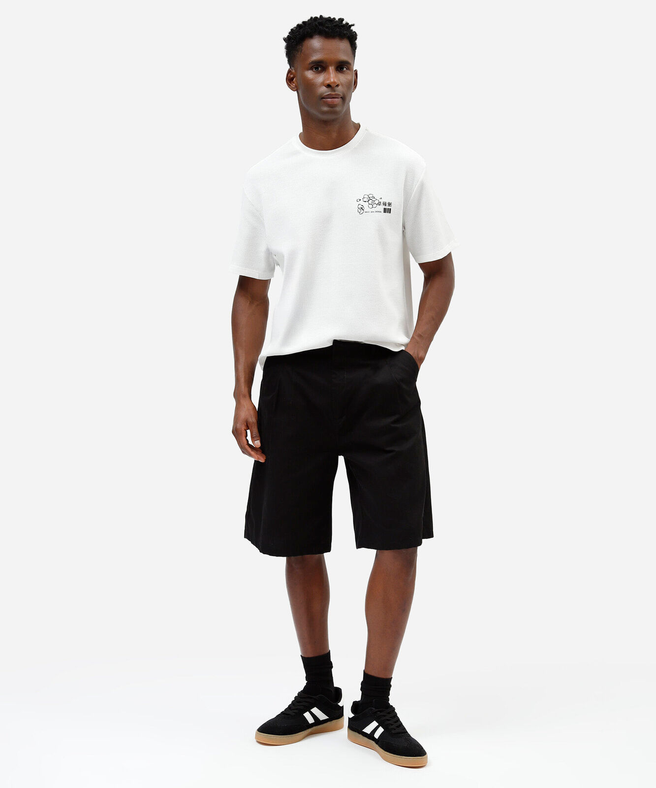 camiseta masculina com algodão manga curta texturizada estampada off white