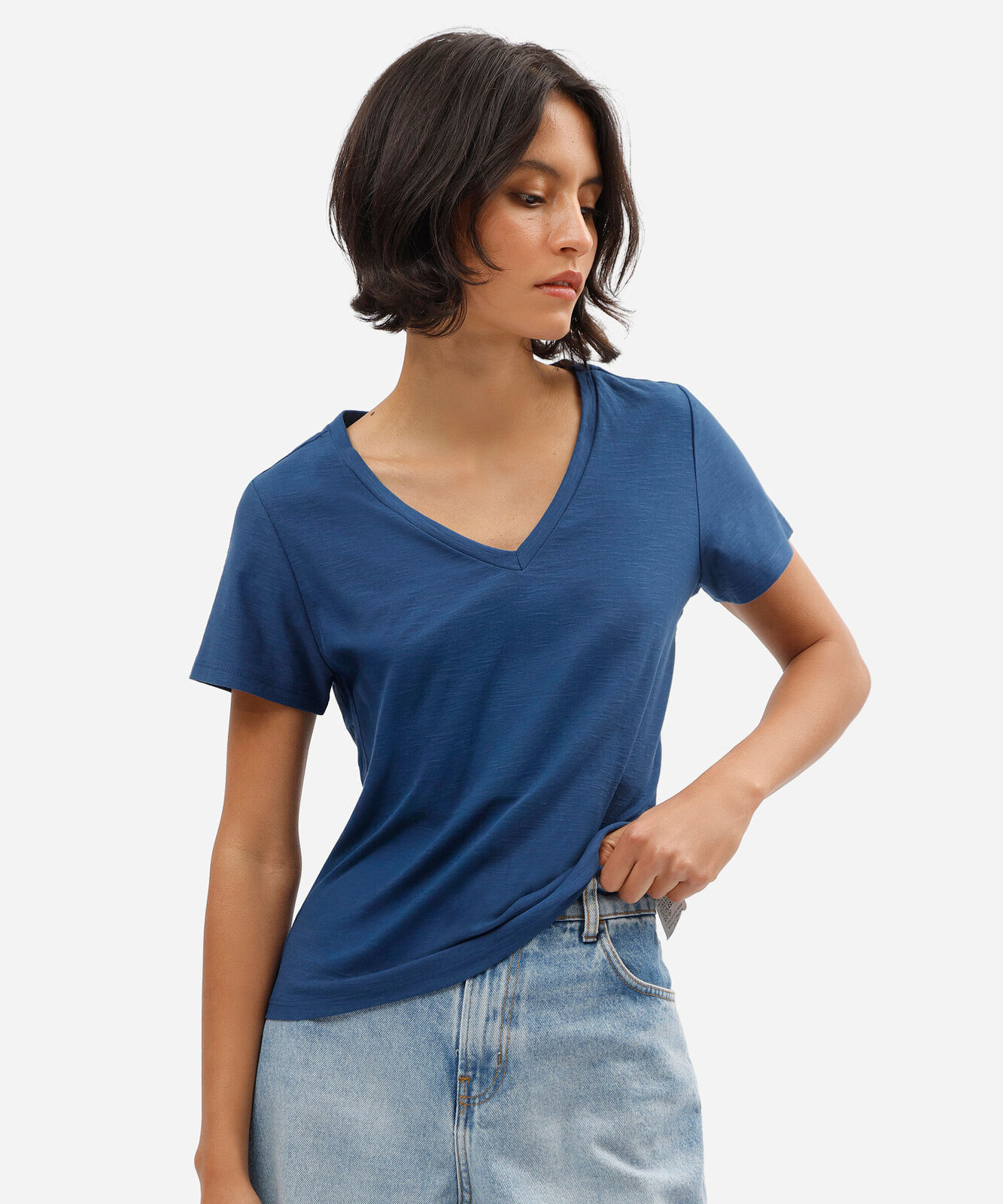 blusa básica feminina de algodão peruano manga curta decote v  azul