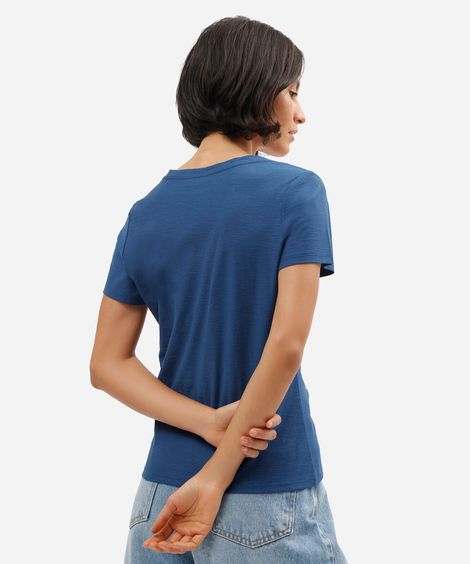 blusa básica feminina de algodão peruano manga curta decote v  azul