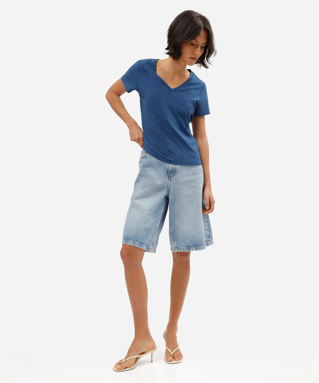 blusa básica feminina de algodão peruano manga curta decote v  azul