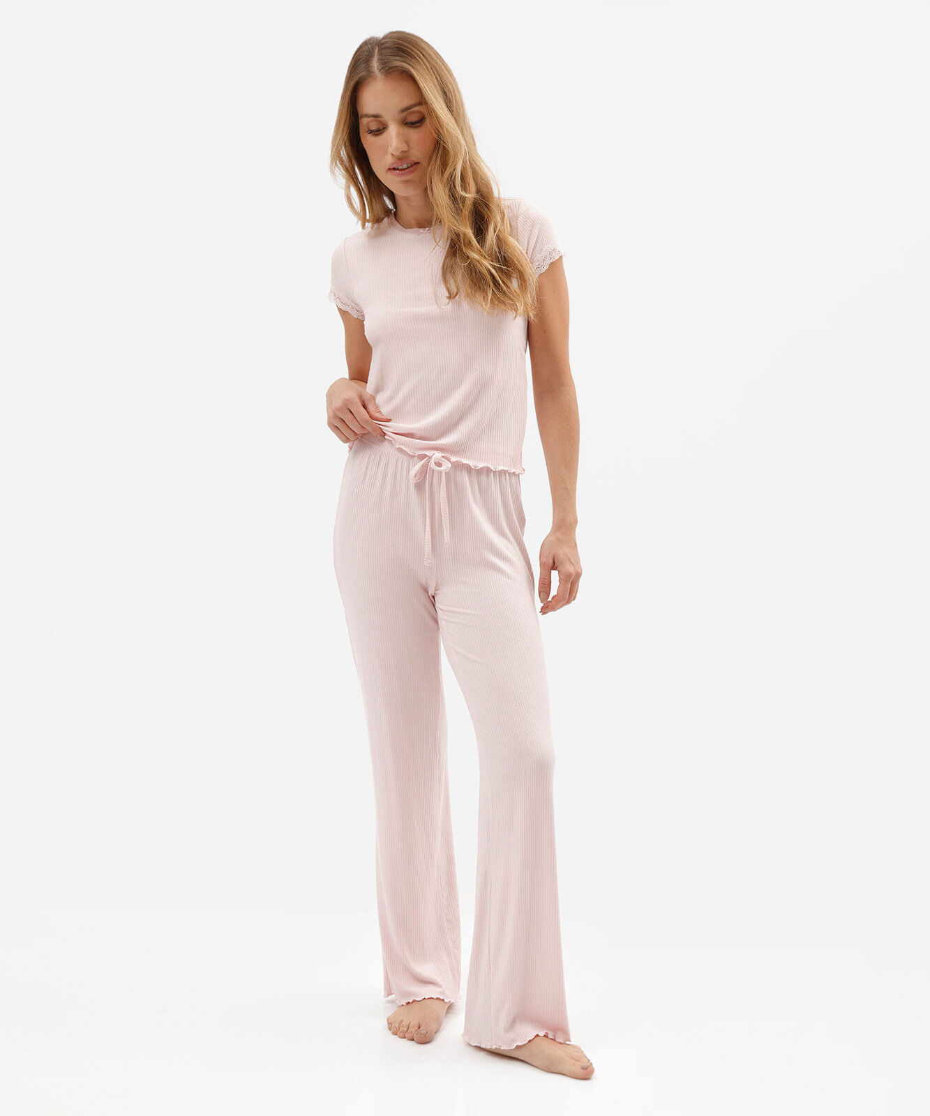pijama longo feminino de viscose canelado com frufru rosa