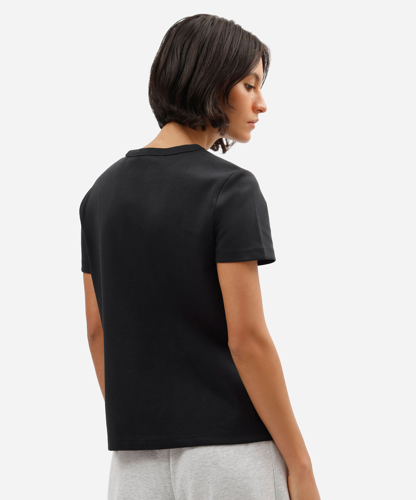 camiseta feminina de manga curta em malha ponto roma preta
