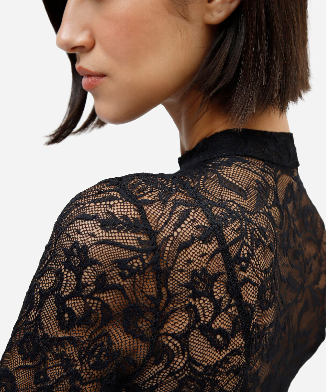 body feminino de renda gola alta manga longa floral preto