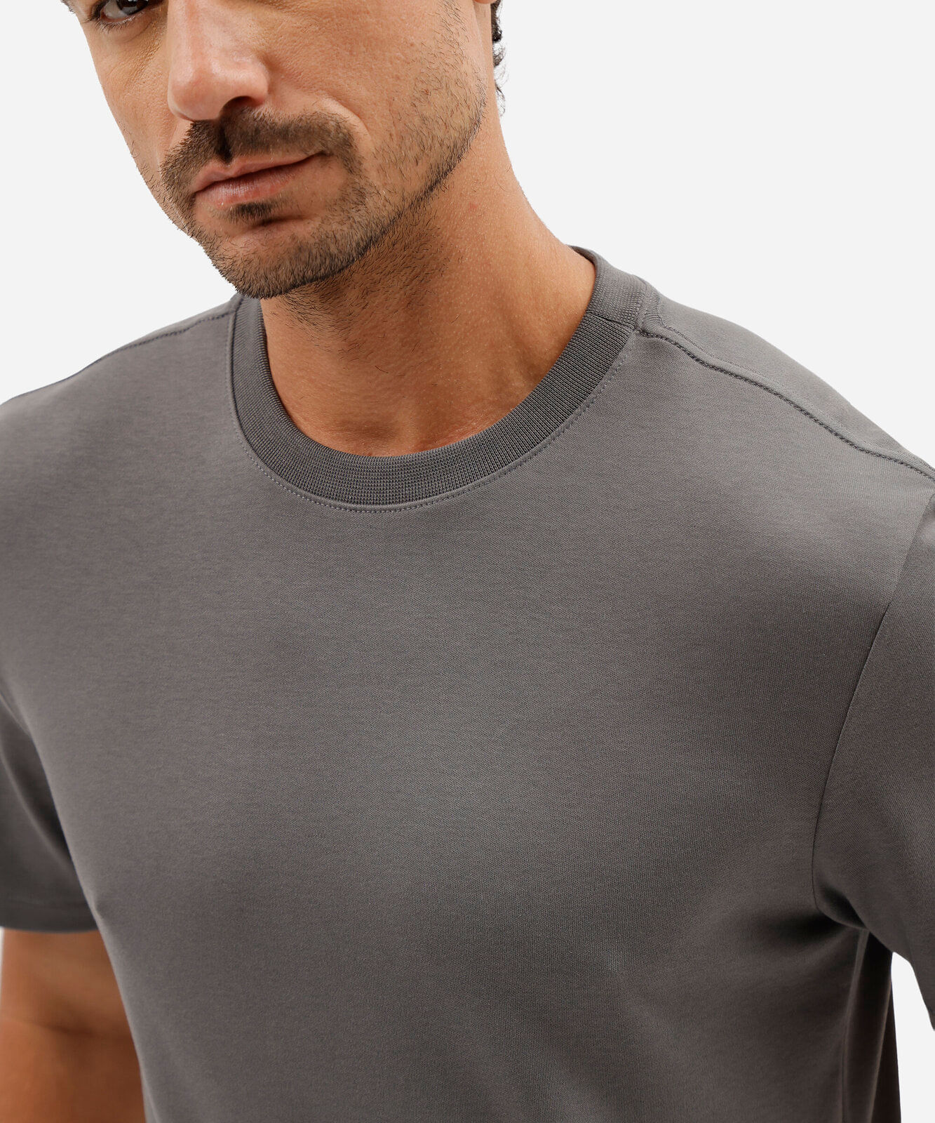 camiseta slim fit masculina de algodão peruano manga curta cinza