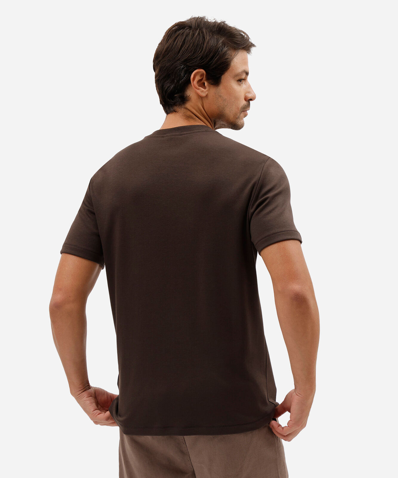 camiseta slim fit masculina de algodão peruano manga curta marrom