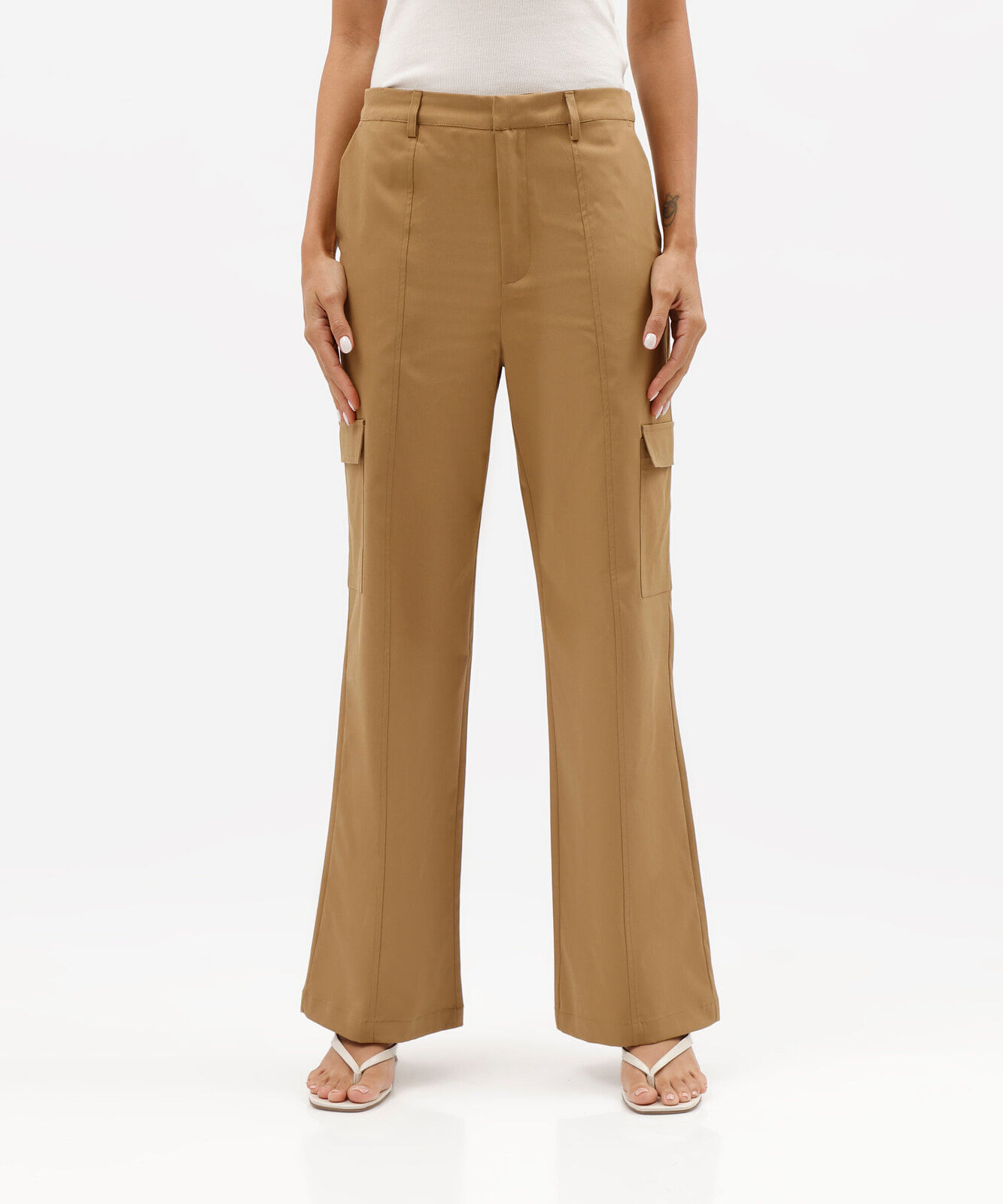 calça cargo feminina de alfaiataria cintura alta bege