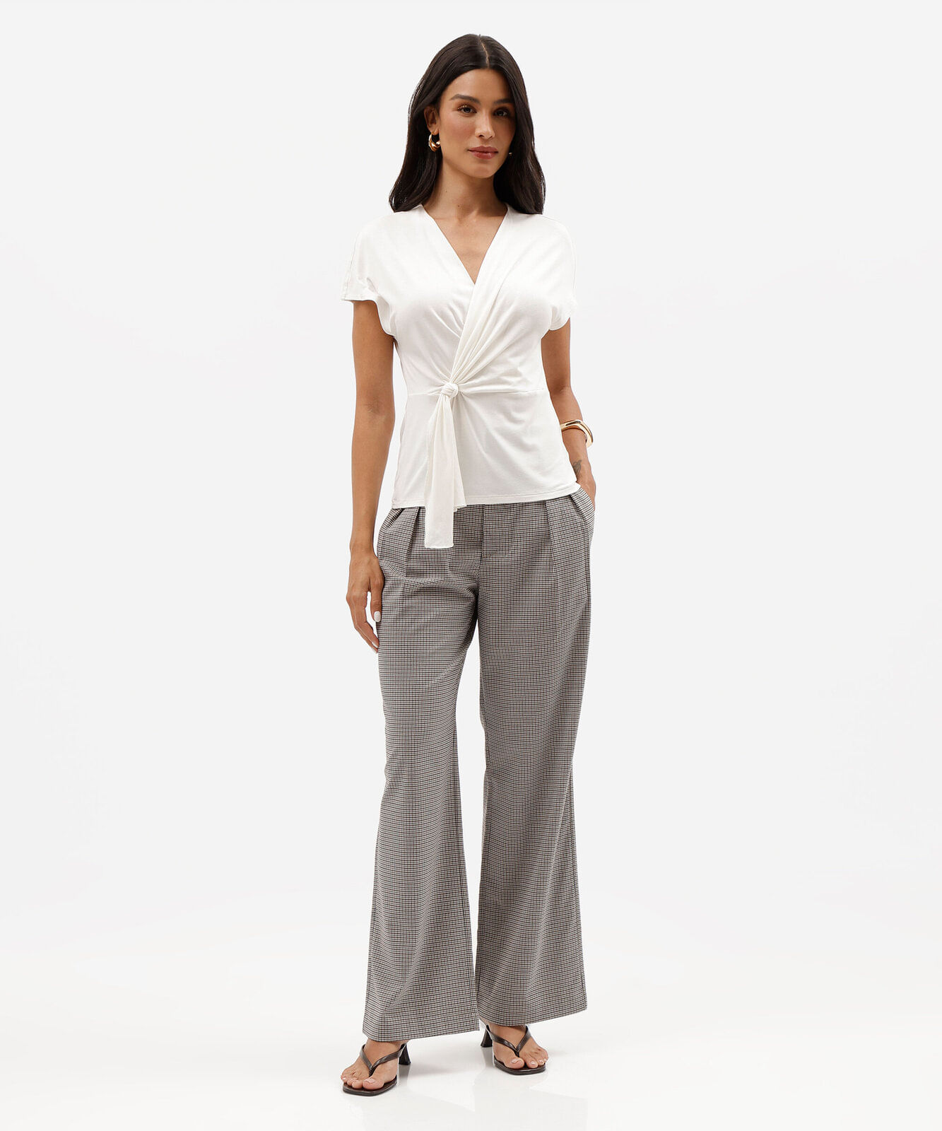 blusa feminina de viscose decote v com transpasse manga curta off white