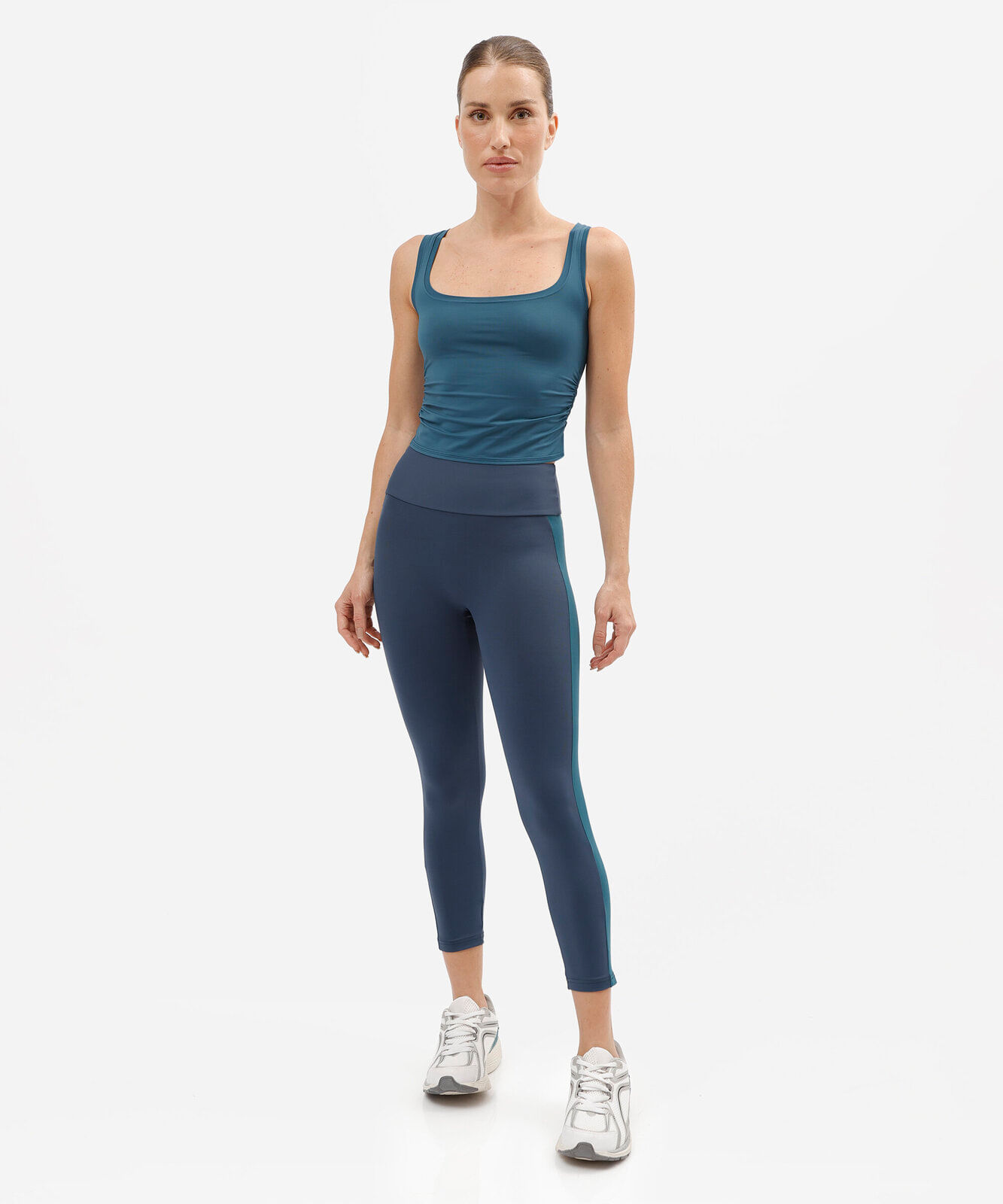 regata esportiva feminina decote quadrado azul
