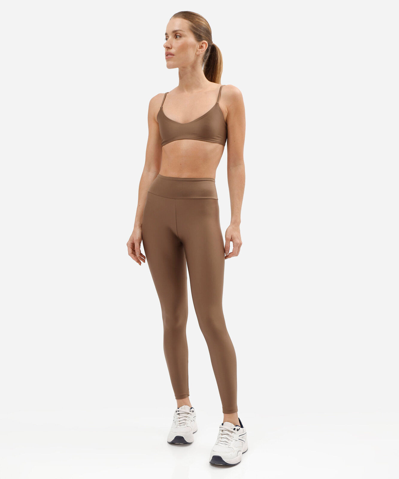 calça legging esportiva feminina de poliamida com bolso marrom