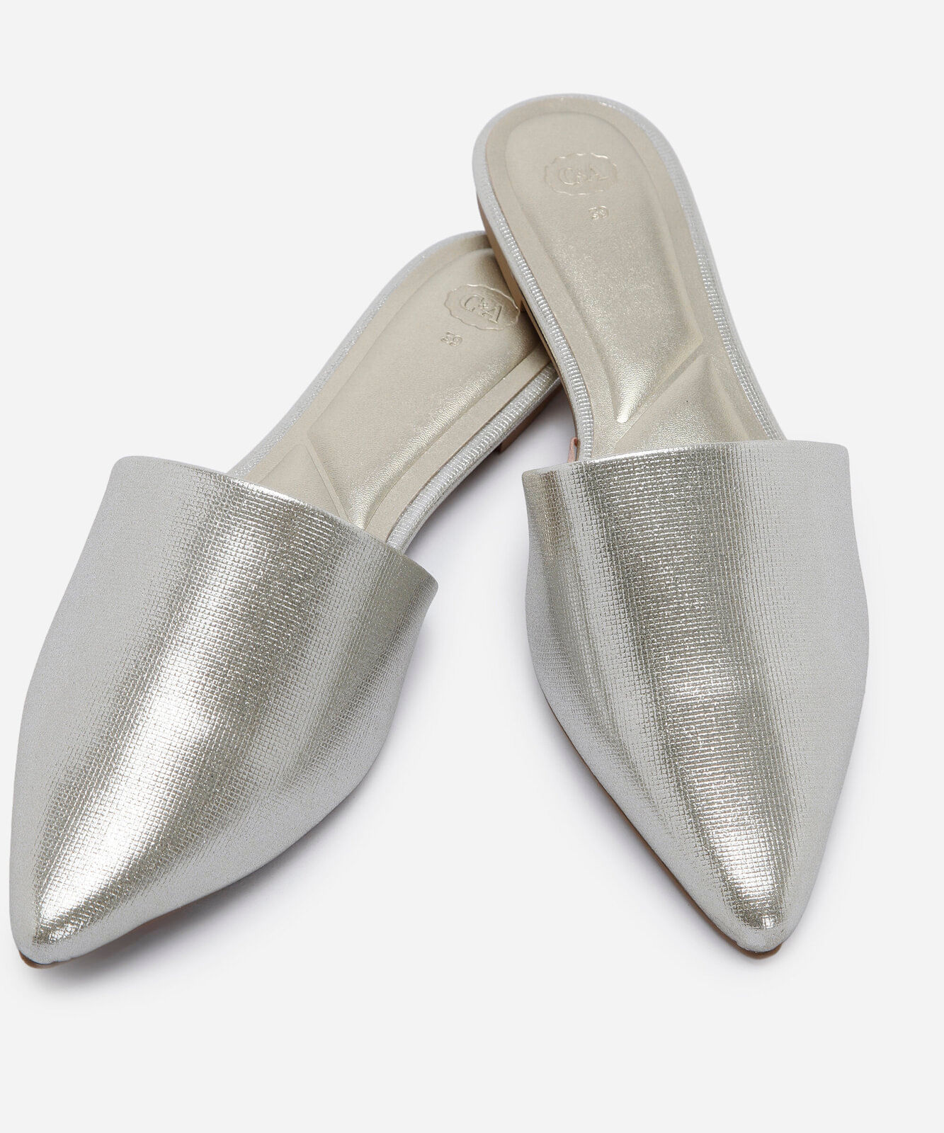 sapatilha mule de bico fino com brilhos dourado
