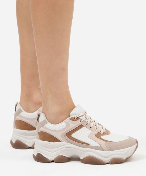 tênis chunky feminino com recortes e solado robusto bege