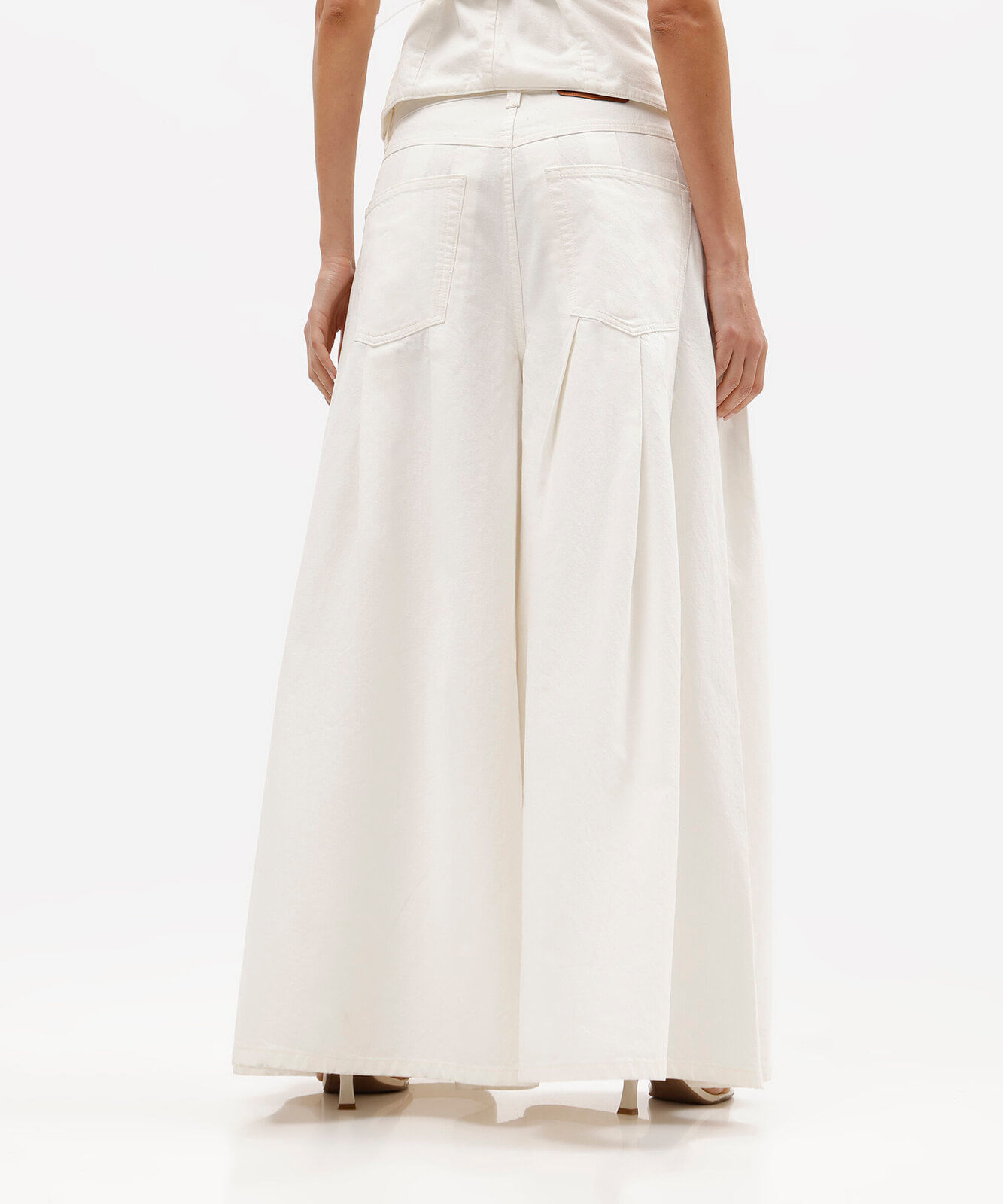 calça maxi pantalona feminina de sarja com pregas gustavo silvestre off white