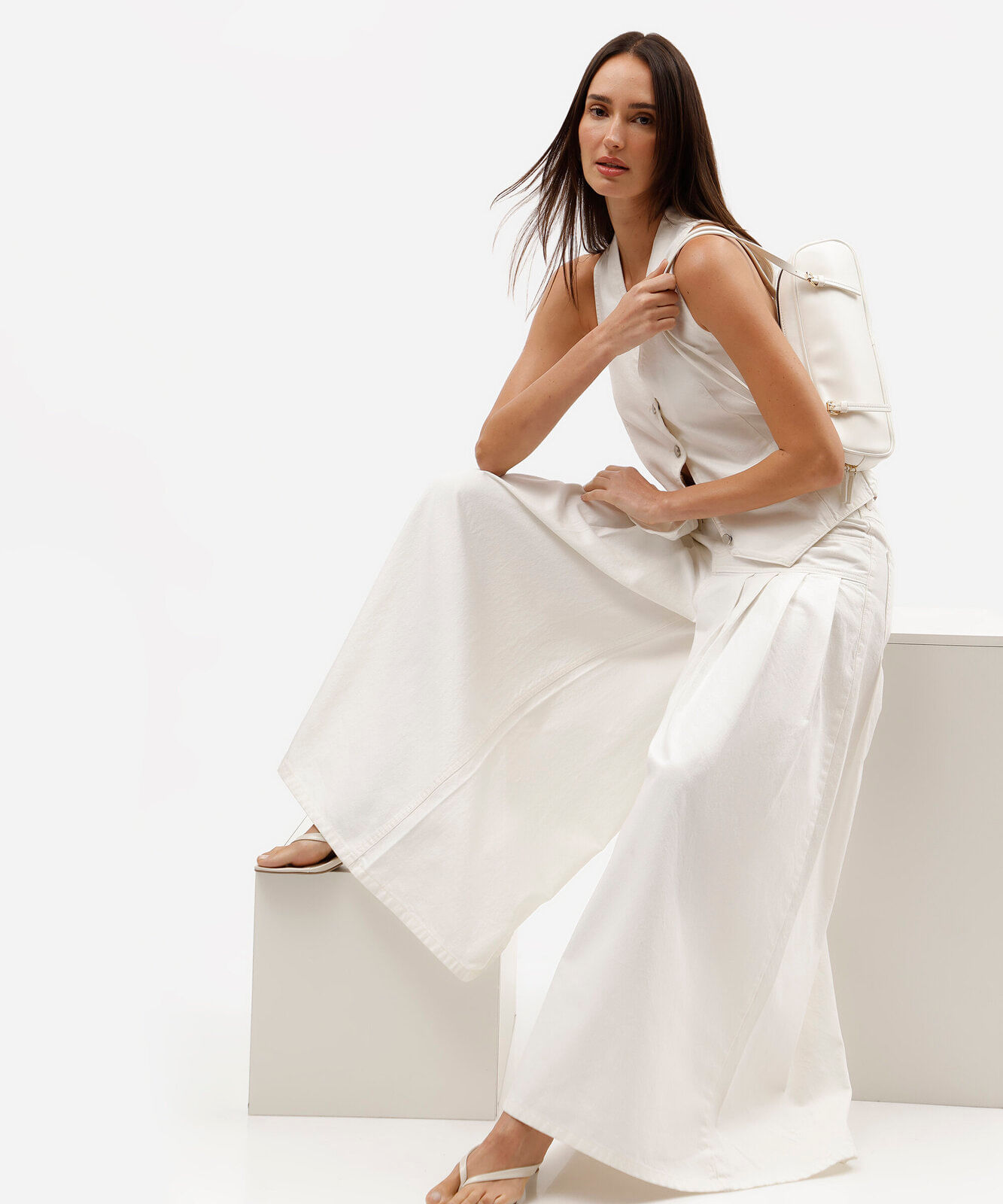 calça maxi pantalona feminina de sarja com pregas gustavo silvestre off white