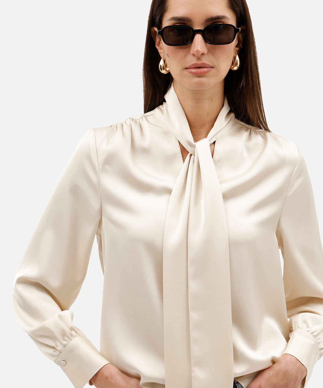 blusa feminina gola laço manga longa acetinada bege