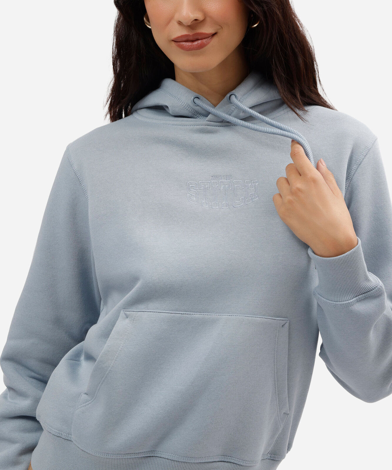 blusão feminino de moletom com bordado e capuz  stitch azul