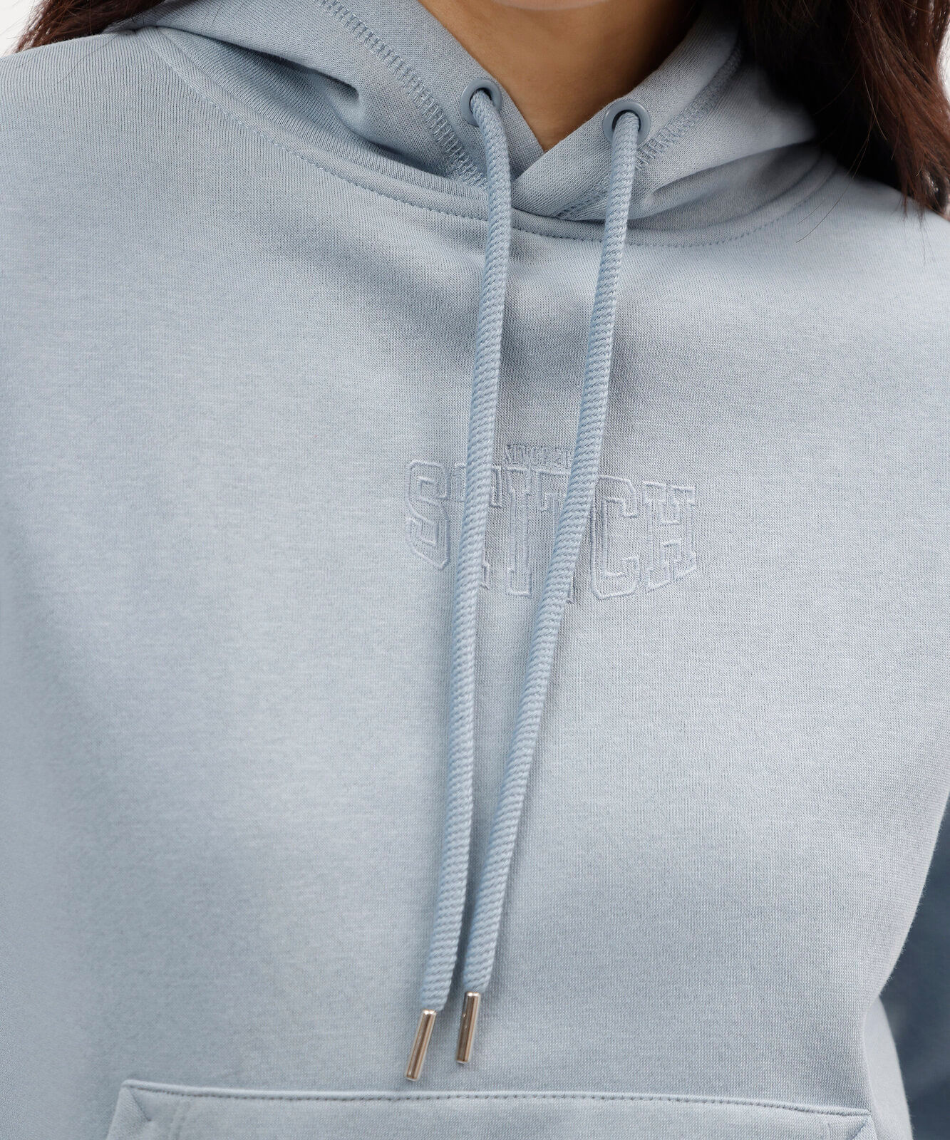 blusão feminino de moletom com bordado e capuz  stitch azul