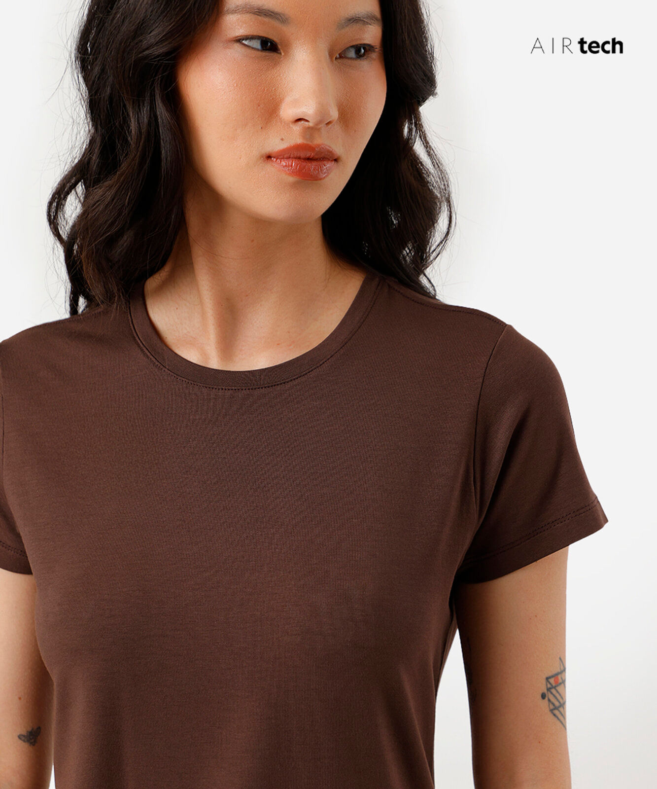 camiseta feminina manga curta AIRtech marrom